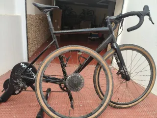 Bicicleta Gravel JAKAR talla L + wahoo Kirck Core