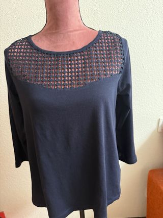 Camiseta azul marino con encaje talla 40