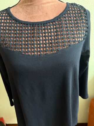 Camiseta azul marino con encaje talla 40