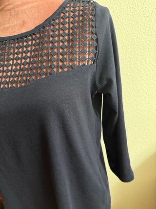 Camiseta azul marino con encaje talla 40
