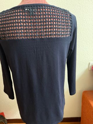 Camiseta azul marino con encaje talla 40