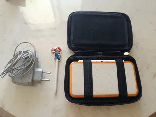 Nintendo 3DS Naranja/Blanco con Accesorios