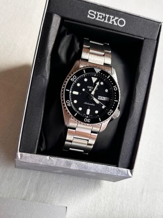 Reloj Seiko Automático Negro y Plateado