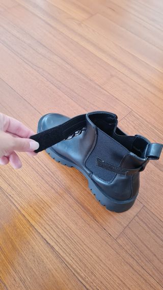 Stivaletti neri invernali con catena