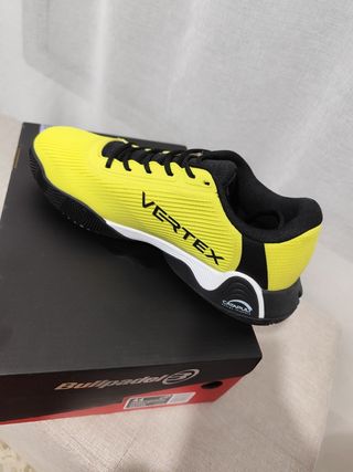 Zapatilla Bullpadel Vertex Vibram 25V Amarillo