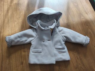 Abrigo gris 6 meses nuevo