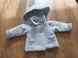 Abrigo gris 6 meses nuevo