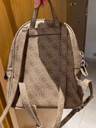 Mochila Guess Marrón con Tachuelas