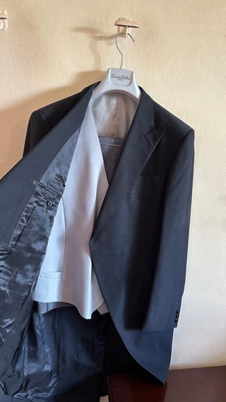 Traje negro para eventos formales
