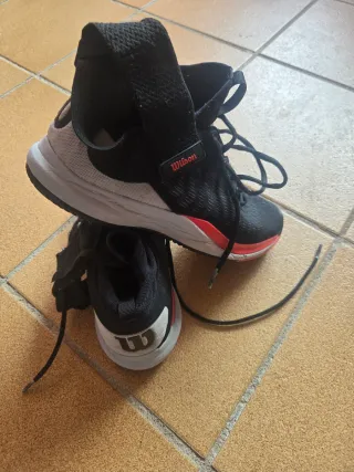 Zapatillas Wilson Negras y Rojas tenis