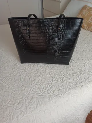 Bolso negro efecto piel cocodrilo