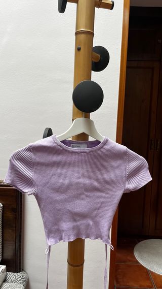 Top Bershka morado con cintas XS