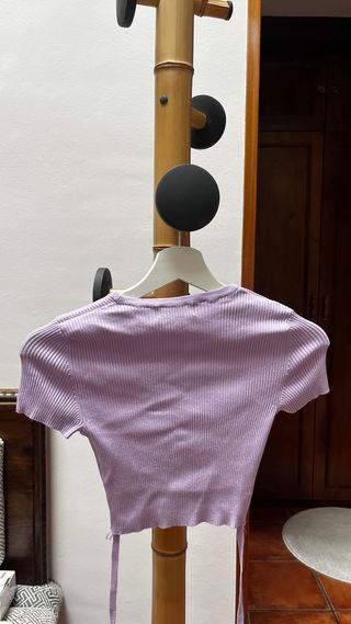 Top Bershka morado con cintas XS