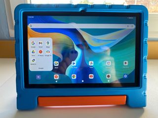 Tablet ZIOVO para niños con funda azul y naranja