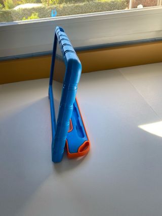 Tablet ZIOVO para niños con funda azul y naranja