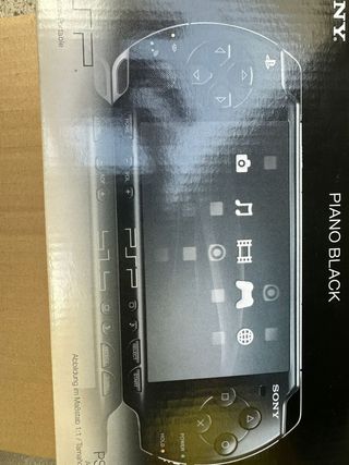 PSP Negra con 2 juegos y mando.