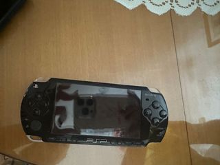 PSP Negra con 2 juegos y mando.