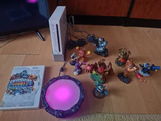 Consola Wii con Skylanders Giants y varios juegos.