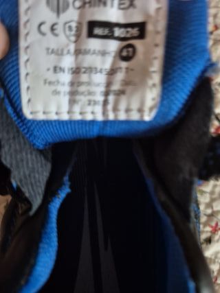 Zapatos de seguridad negros y azules