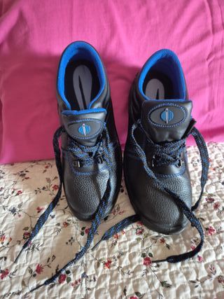 Zapatos de seguridad negros y azules