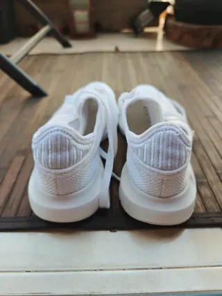 Zapatillas running. Adidas.