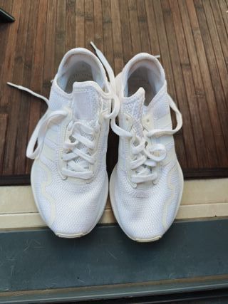 Zapatillas running. Adidas.