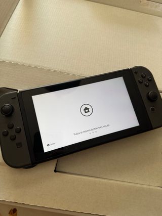 Nintendo Switch + cargador y dock +funda de regalo