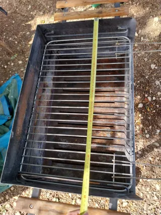 Barbacoa de carbón metálica con ruedas