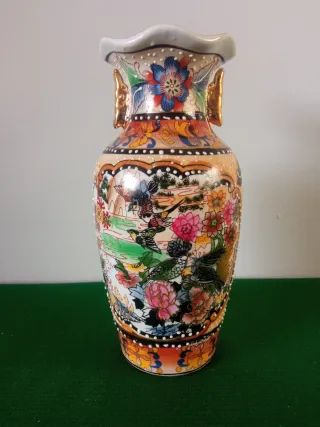 Jarrón de porcelana decorado