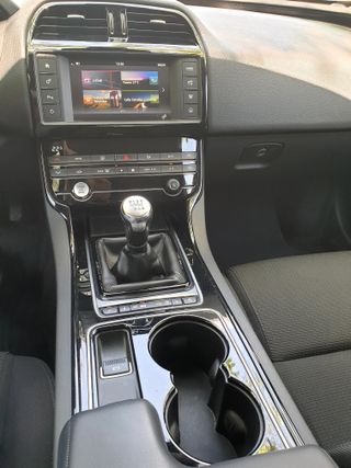 Jaguar XE 2015 AJ200D