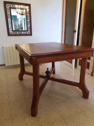 Mesa antigua de madera estilo masía.