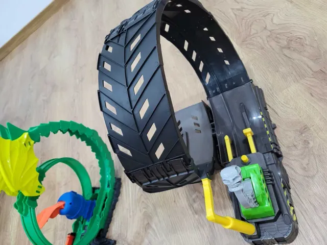 Pista Dragão + Pista Monster Trucks Hot Wheels