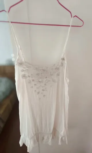 Blusa lencera con bordado floral