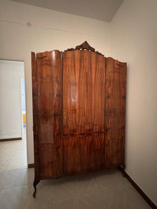 2 Armario antiguo de madera