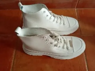 Botas altas blancas mujer