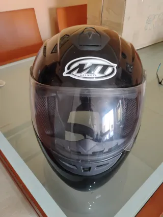 Casco de moto MT negro