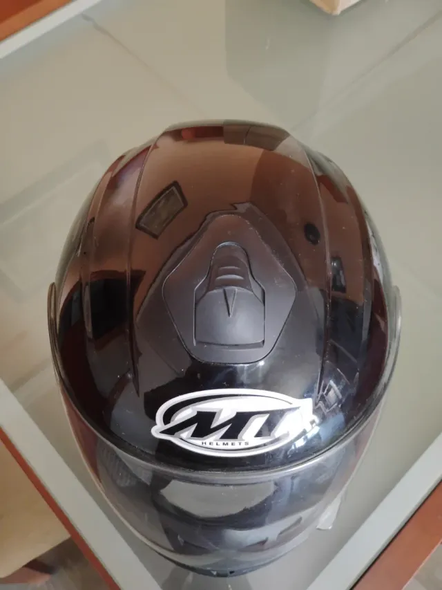Casco de moto MT negro
