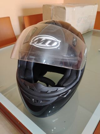 Casco de moto MT negro