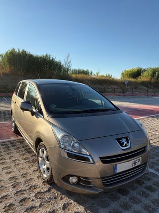 Peugeot 5008 2011