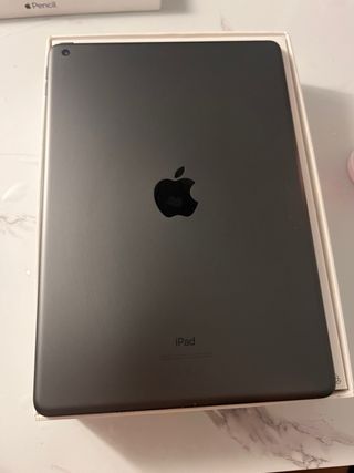 iPad di ottava generazione bianco + Apple Pencil