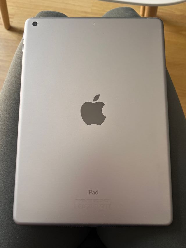 iPad 5ª Gen 32GB Plata + regalo funda azul