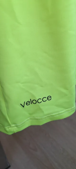 Top deportivo sin estrenar Velocce Amarillo