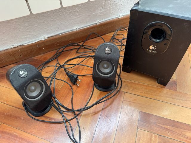 Altavoces Logitech Negros