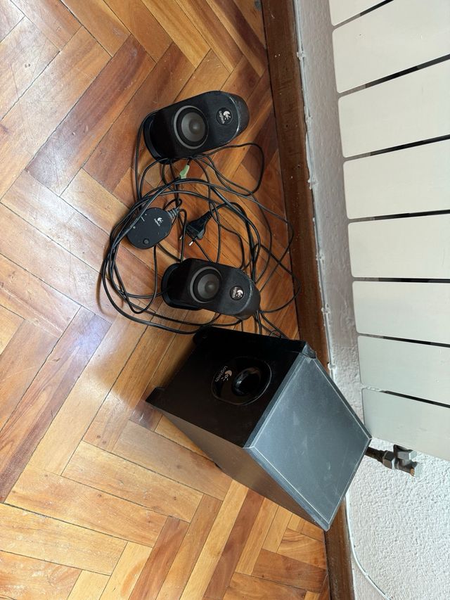 Altavoces Logitech Negros