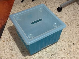 Caja de plástico azul y transparente Ikea