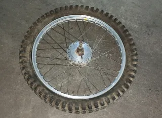 Rueda moto clásica