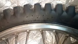Rueda moto clásica