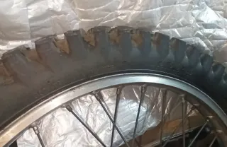 Rueda moto clásica