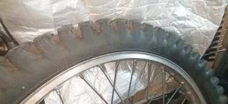 Rueda moto clásica