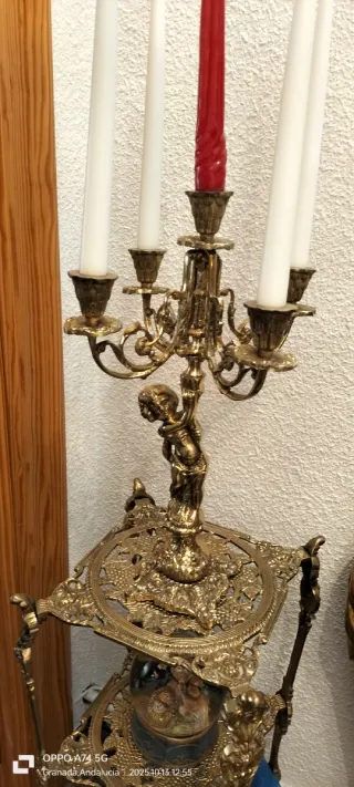 Set di 2 candelieri e tavoli in bronzo